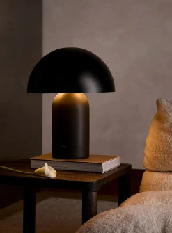 Table lamp with black ceramic base