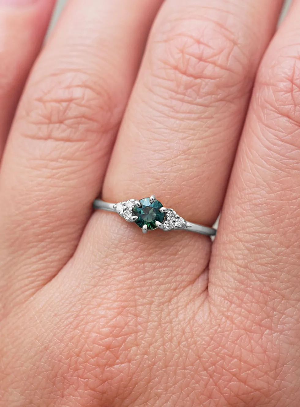 Talia sapphire and diamonds ring