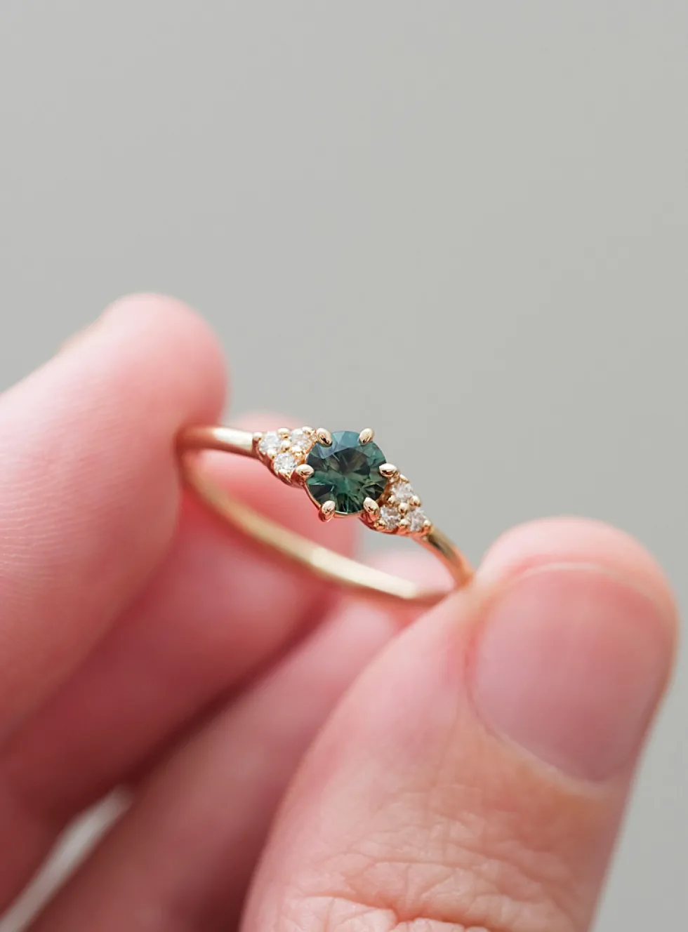 Talia sapphire and diamonds ring