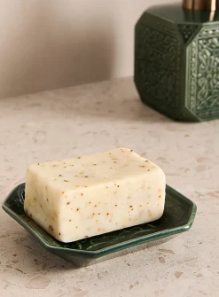 Tapestry-inspired soap dish