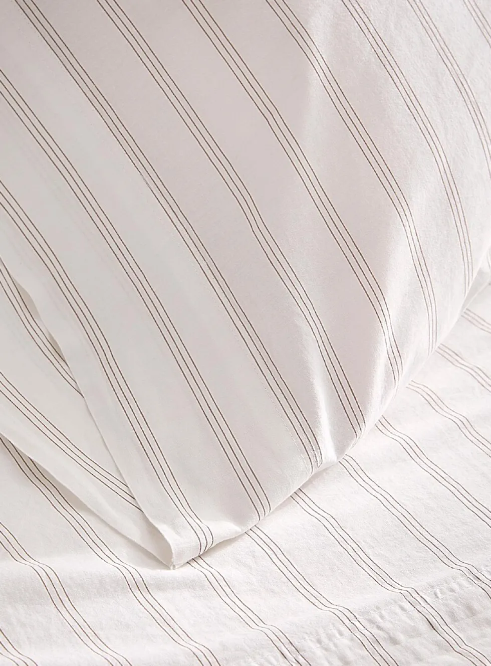 Taupe pinstripes sheet set