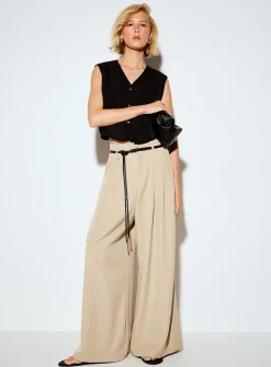 Teardrop buttons deep pleating bubble cami