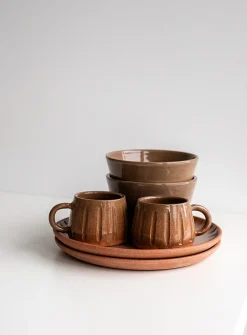 Terre-à-table dinnerware set