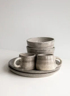 Terre-à-table dinnerware set