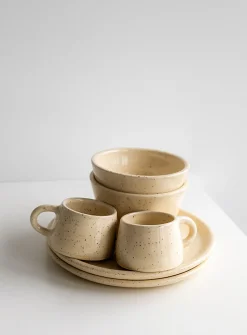 Terre-à-table dinnerware set
