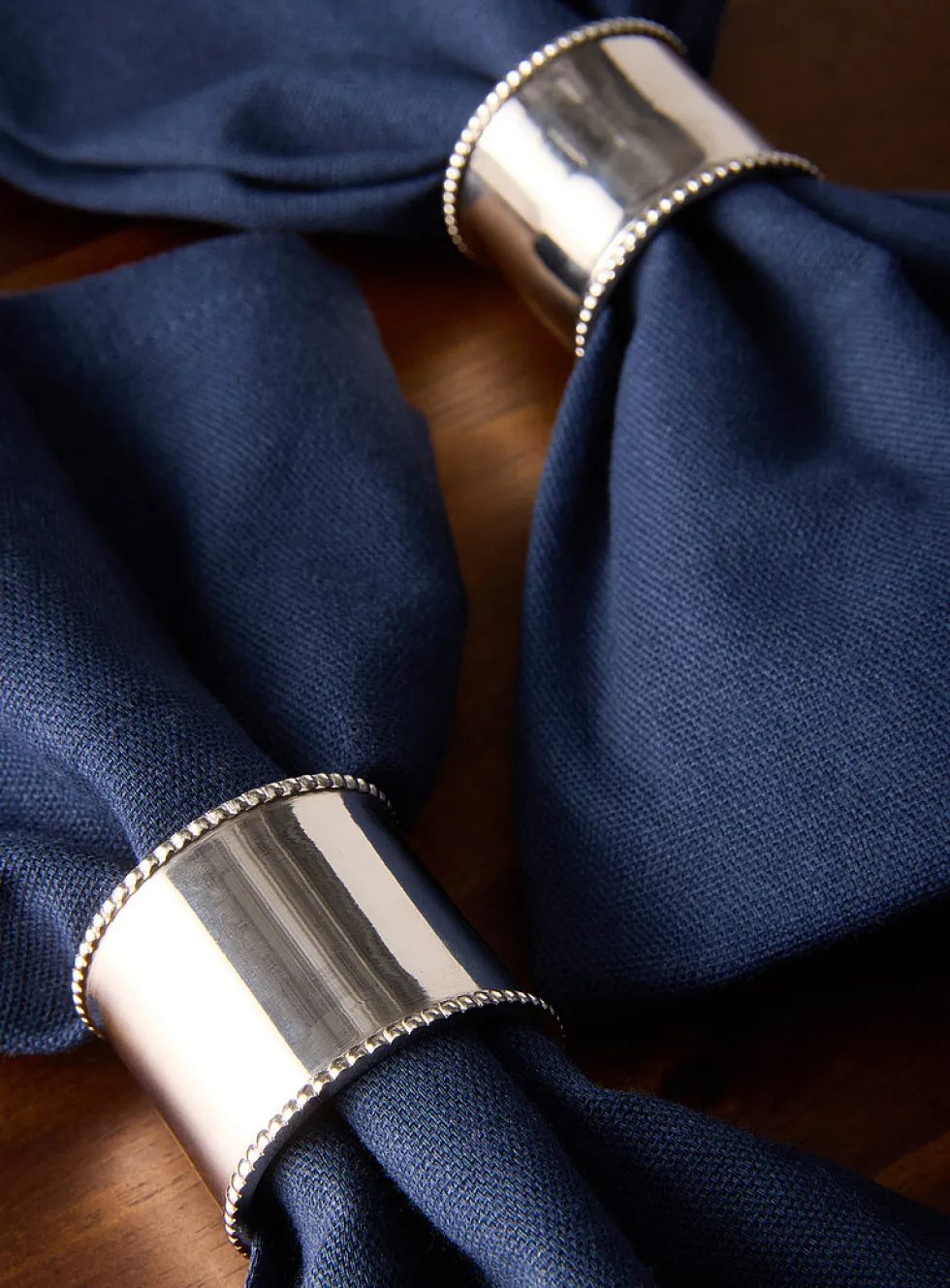Textured border napkin rings