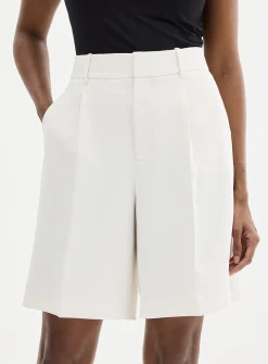 Textured crepe pleated Bermuda short