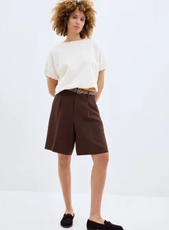 Textured crepe pleated Bermuda short
