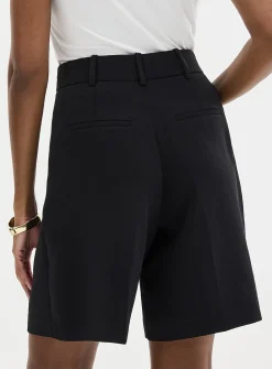 Textured crepe pleated Bermuda short