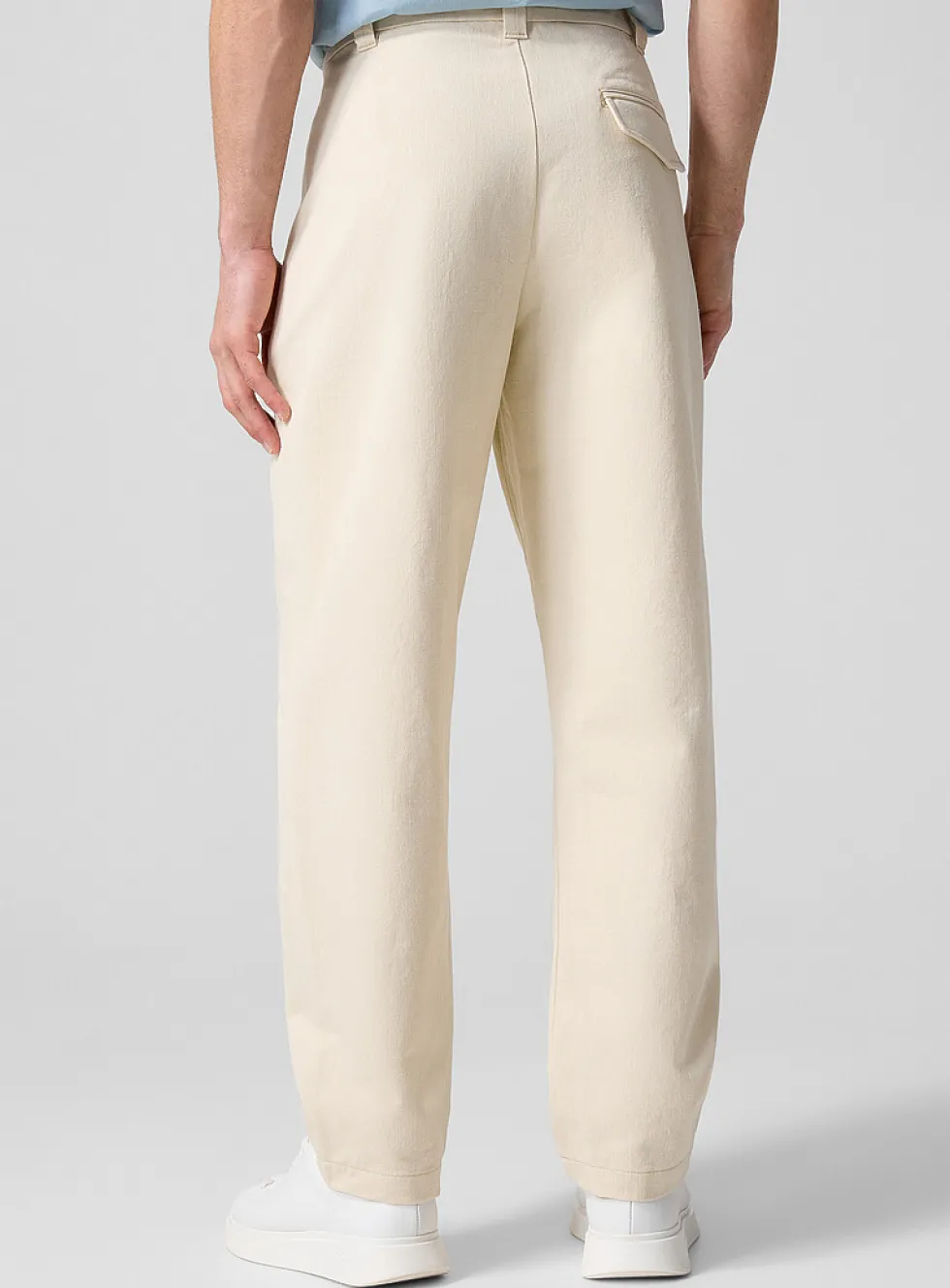 Textured pleated barrel-leg pant