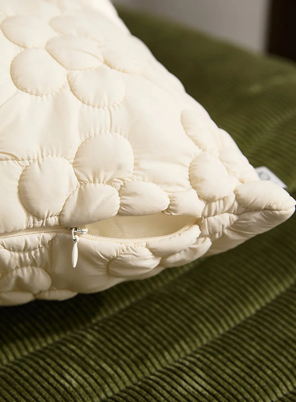 Thin canvas quilted floral removable-cover cushion