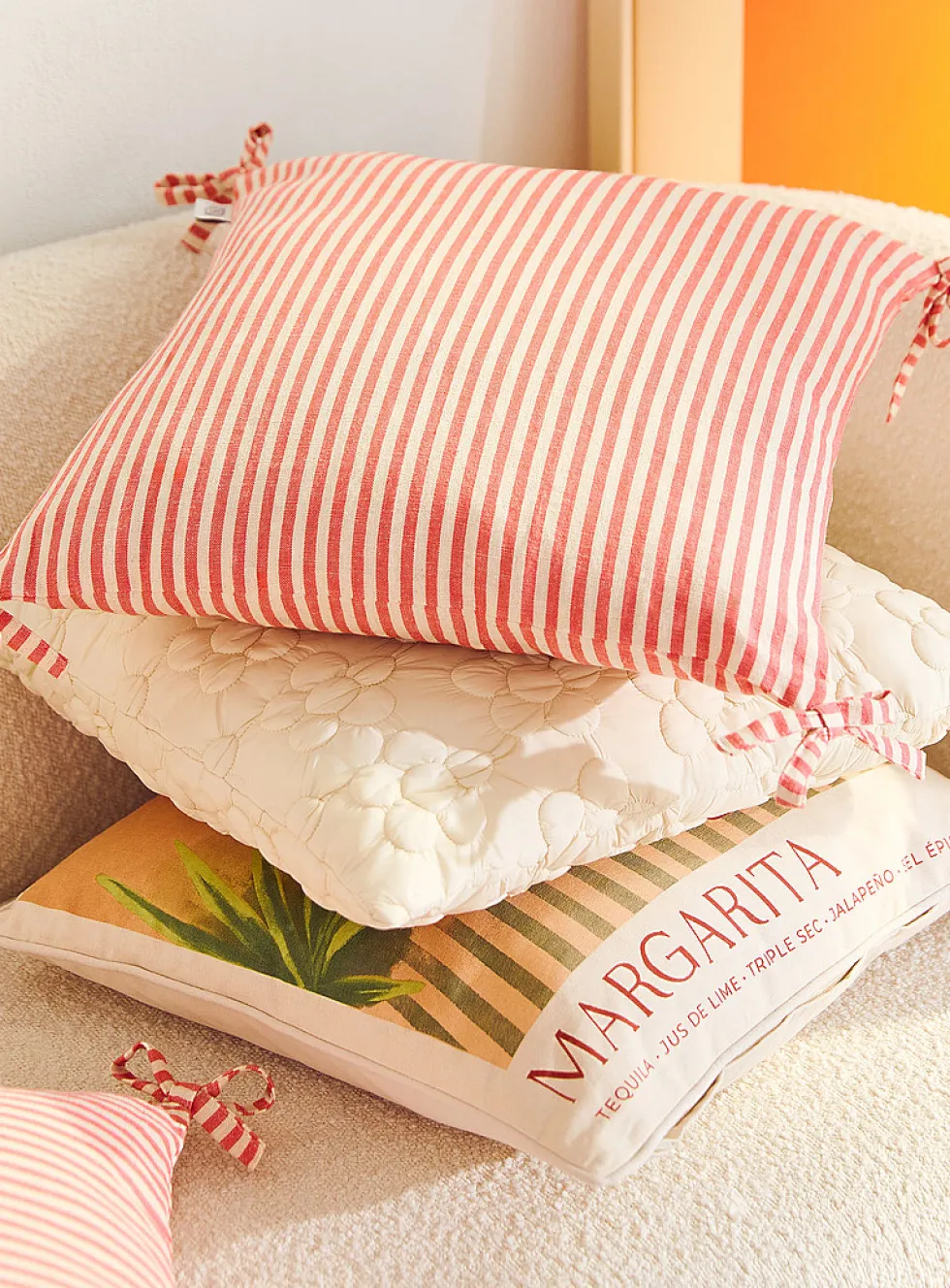 Thin canvas quilted floral removable-cover cushion