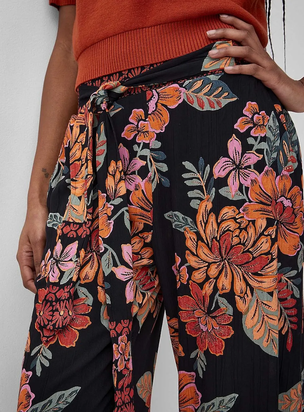 Tie ribbons printed wide-leg pant