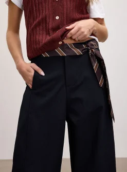 Tie-belt stretch twill barrel-leg pant