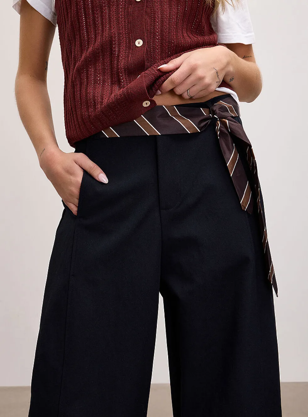 Tie-belt stretch twill barrel-leg pant