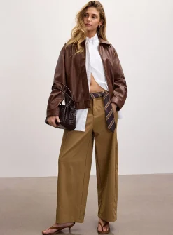 Tie-belt stretch twill barrel-leg pant