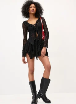 Tiered lace miniskirt