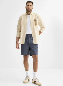 Tie-waist cargo short