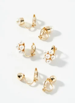 Timeless pearl earrings