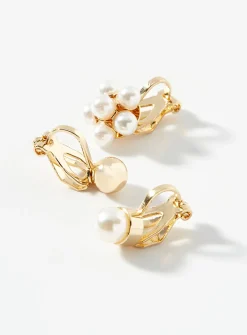 Timeless pearl earrings