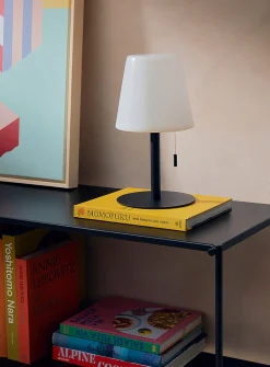 Timeless rechargeable table lamp