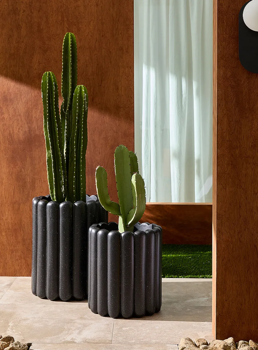 Tiramisu banded indoor/outdoor planter