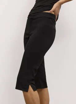 Topstitched capri pant