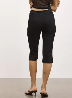 Topstitched capri pant