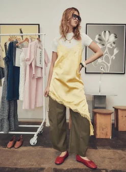 Topstitched details stretch canvas wide-leg pant