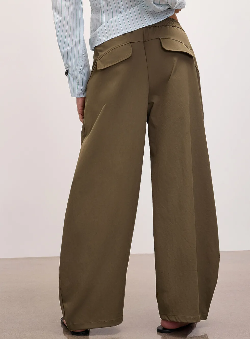 Topstitched details stretch canvas wide-leg pant