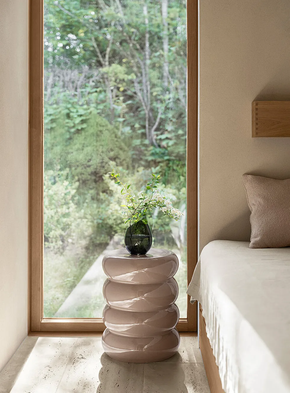 Toru wavy ceramic side table