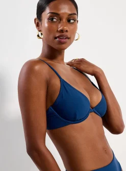 Triangular-neckline balconette