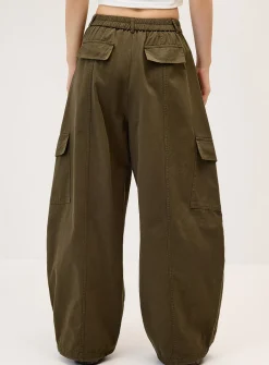 Twill barrel-leg cargo pant