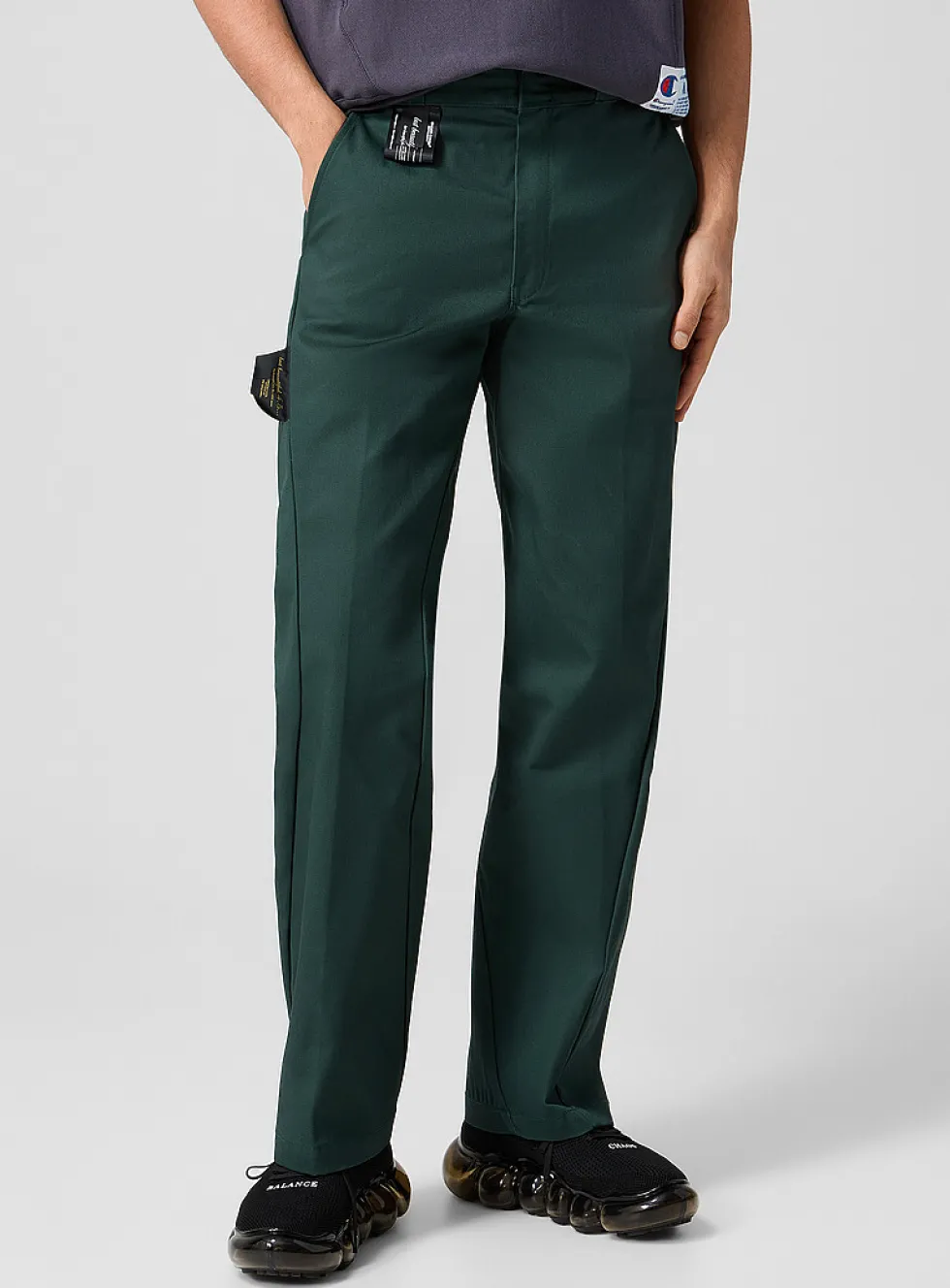 Twisted seams chino pant