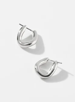 Twisted-oval small hoops