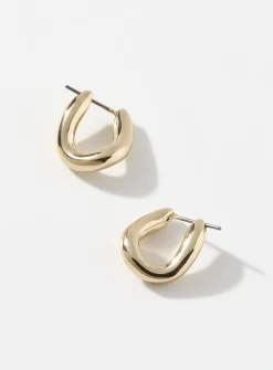 Twisted-oval small hoops