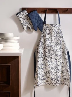 Two-tone floral accessories