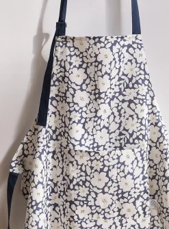 Two-tone floral accessories