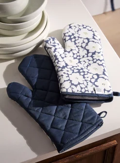 Two-tone floral accessories