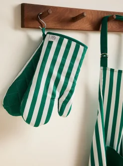 Umbrella stripes oven mitts