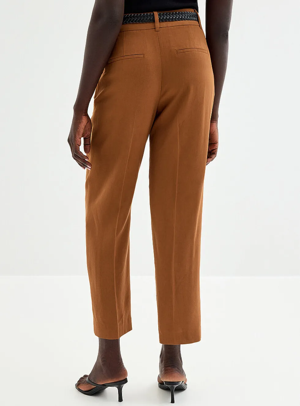 Universal belted fluid pant