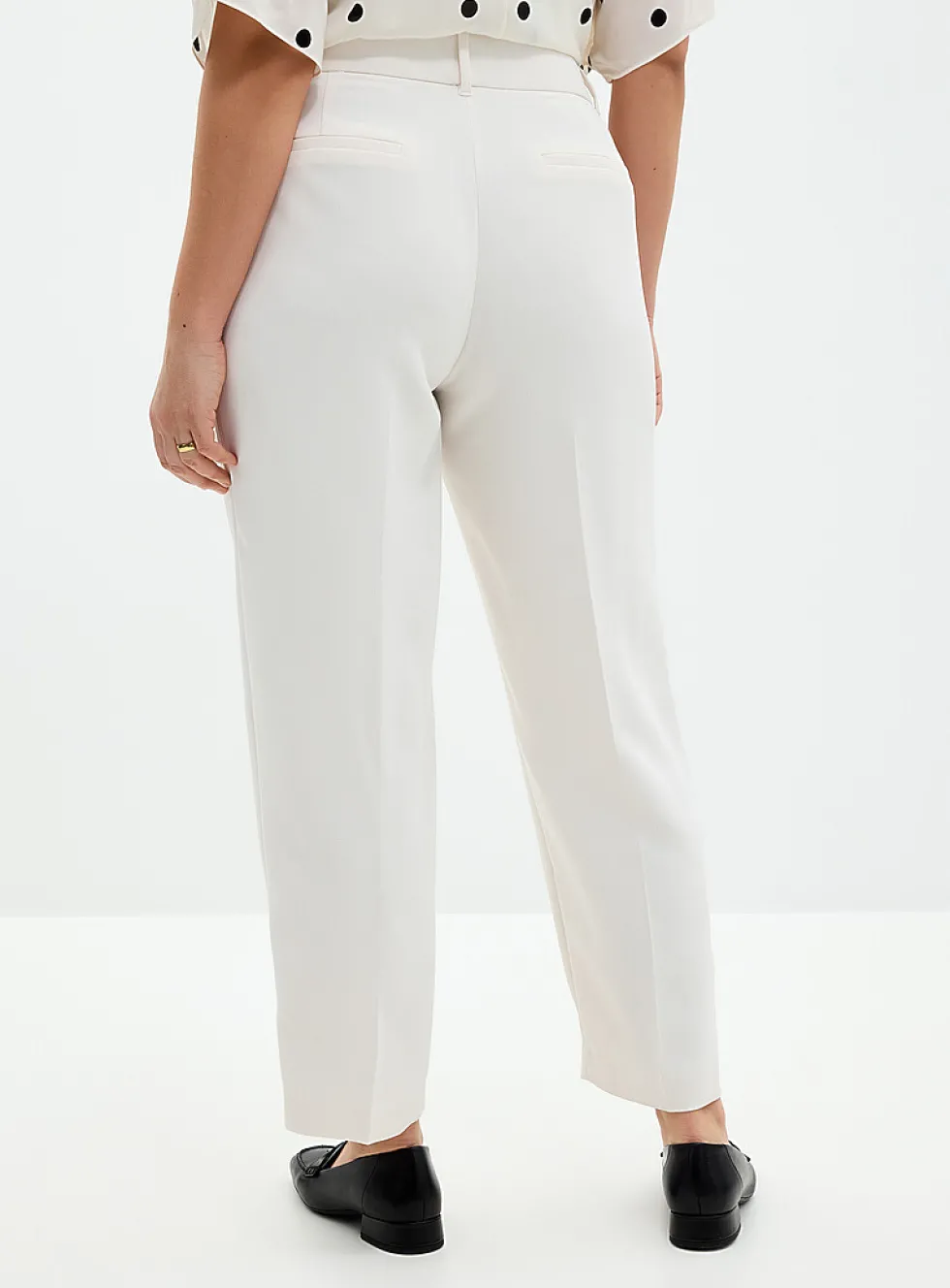 Universal textured crepe dress pant