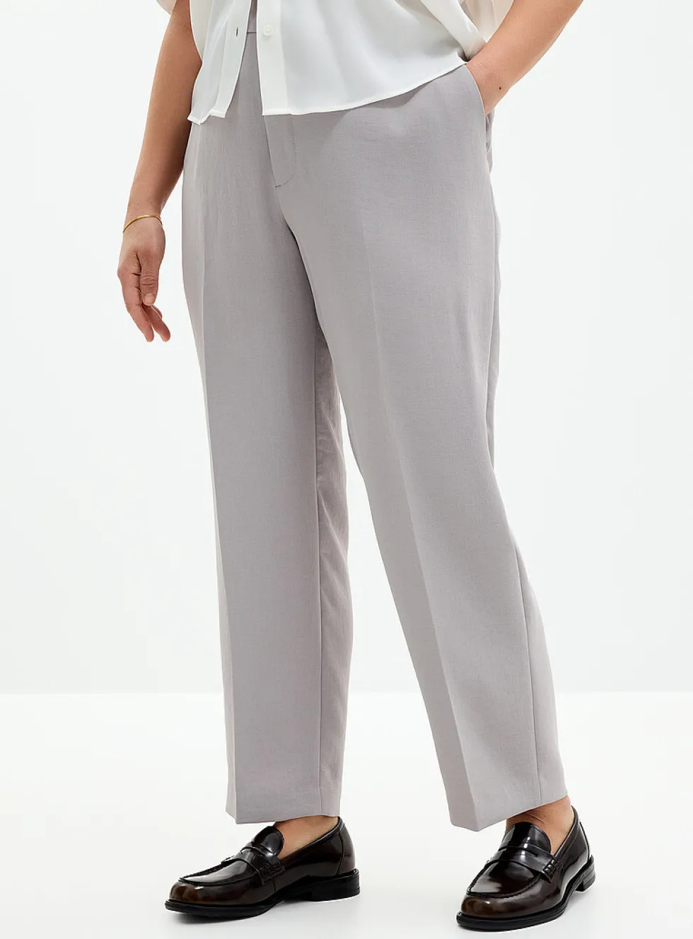 Universal textured crepe dress pant