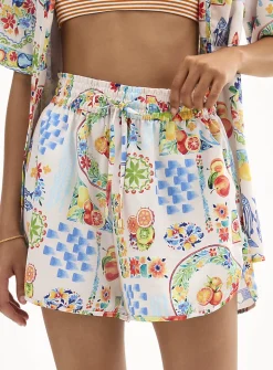 Vacation-pattern gathered high-rise short