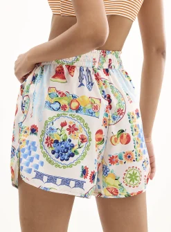 Vacation-pattern gathered high-rise short