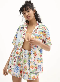 Vacation-pattern pocket shirt