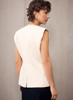 Vanilla shoulder-pad V-neck vest