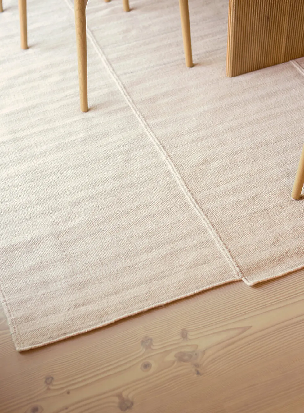Variation artisanal rug