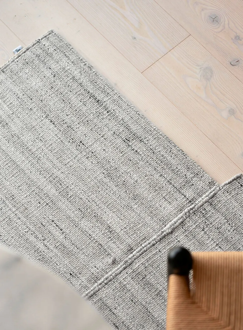 Variation artisanal rug