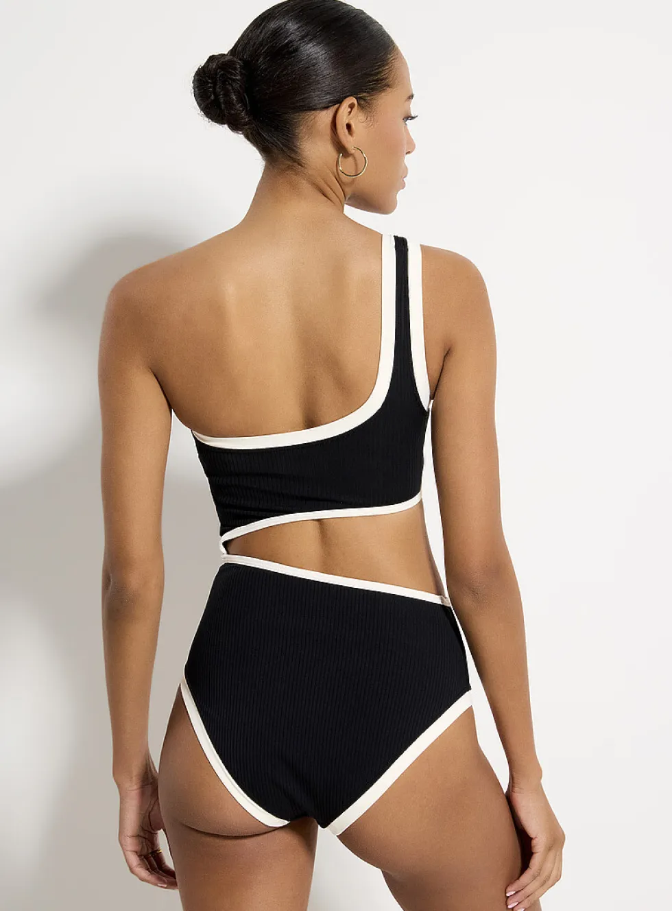 V-cut ribbed one-piece